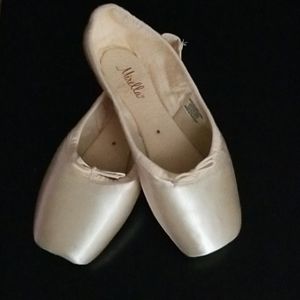 Mirella Whisper Satin Pink Pointe Shoes